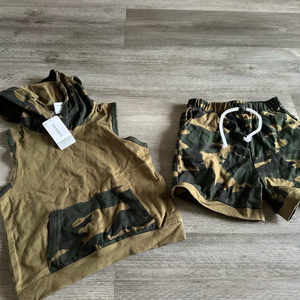 Camouflage Hoodie and Shorts Set Size 3-4Y